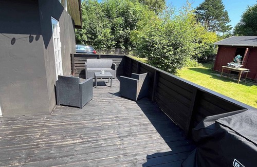 Yderby House | Family Vacation home 1 minute from Beach