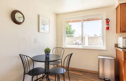 Sherwood Forest and Thistle Development House | Family Vacation Home, Spa & Big Pool, Game Room, 8 minutes to Disney✨