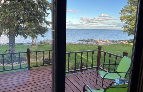 Warroad House | Family vacation or a crafting weekend in this quiet family home with lake views.