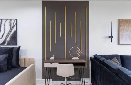 Hollywood House | Family Vibes at Pines