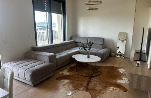 Nivy Apartment | Fancy 2BR & 1LR Apartment Panoramic Sky View