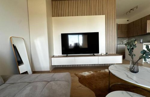 Nivy Apartment | Fancy 2BR & 1LR Apartment Panoramic Sky View