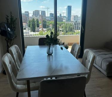 Nivy Apartment | Fancy 2BR & 1LR Apartment Panoramic Sky View