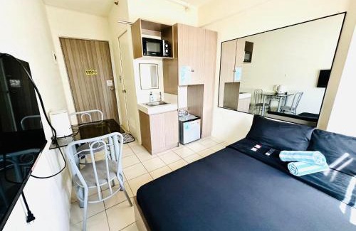 Highway Hills Apartment | Fancy Condo with Unli Wifi and Netflix