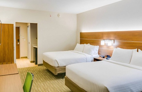 Russellville House | Fancy Suite w/ Superior Comfort! Free WiFi,Pool