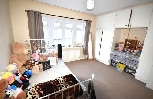 Bruce Grove Apartment | Fans of Bad Influence