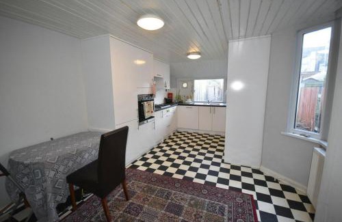 Bruce Grove Apartment | Fans of Bad Influence