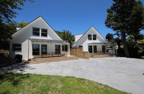 Kawaha Point House | Fantail Brand New Absolute Lakefront Whole House