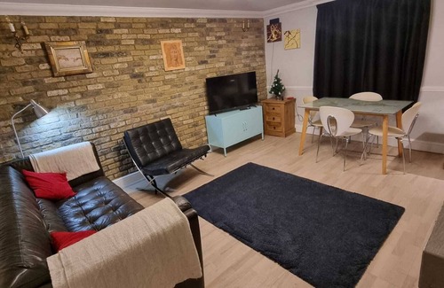 Tulse Hill Apartment | Fantastic 2 bedroom flat - 20 mins to centre of London