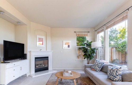 Newark House | Fantastic 4BR House in Newark w/ Outdoor Area