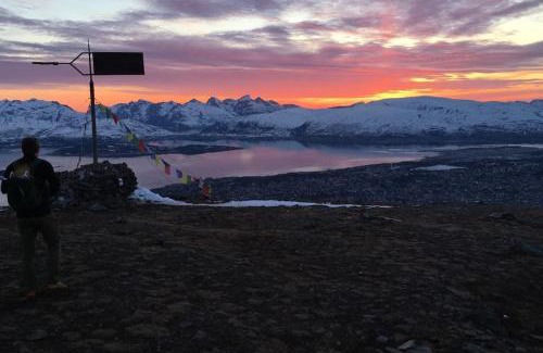 Tromsdalen Apartment | Fantastic Apartment with Fjellheisen as Your Nearest Neighbor