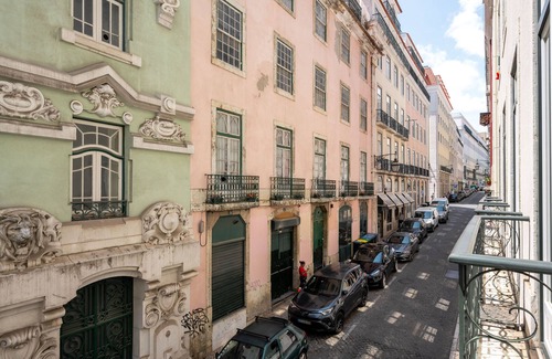 Santa Maria Maior Apartment | Fantastic location 1 Bedroom