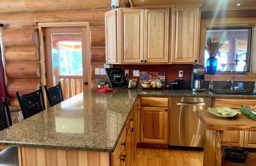 Coram Cabin | Fantastic log home 10 minutes from the west entrance of Glacier National Park