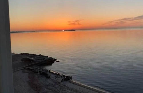 Devon House | Fantastic Oceanfront Home ~ Rooftop Deck ~ Outstanding Location!