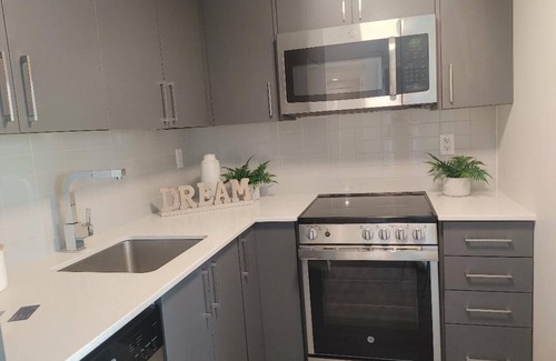 Clanton Park Condo | Fantastic one bed plus one den condo near Yorkdale mall and Wilson subway