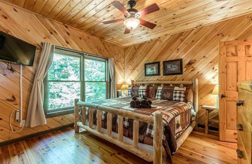 Cleveland House | Fantastic Pet Friendly Cabin with Hot-tub and Barbecue in Cleveland, Georgia