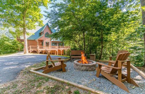 Cleveland House | Fantastic Pet Friendly Cabin with Hot-tub and Barbecue in Cleveland, Georgia