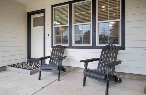 Ardenwald House | Fantastic Private Single Level Casita, New Decor and Furnishing, Covered Patio, 2 Blocks to Hospital
