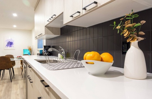 Keith Apartment | Fantastic Suite in NW Calgary | Swimming Pool & More! | Independent Access