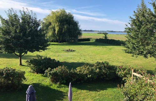 Garz/Rugen House | Fantastic thatched house on Rügen with water views and large garden