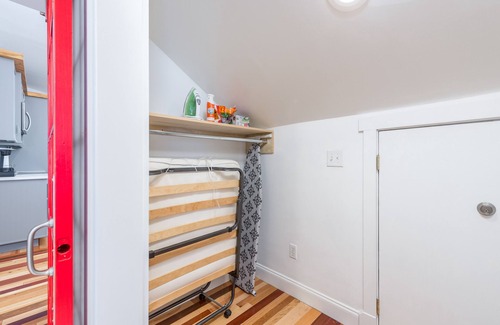 Swannanoa Apartment | Fantastic upper apartment with fast WiFi, full kitchen, firepit & central AC
