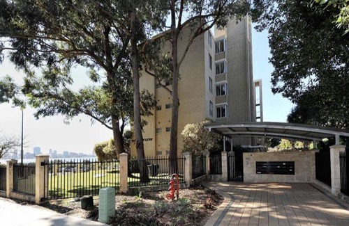 South Perth Apartment | Fantastic views of the river and the city