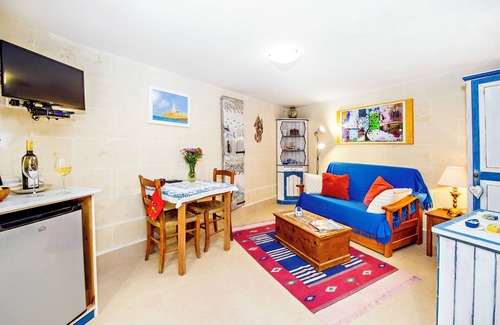 Ghasri Apartment | Fantasy Suite in a 400-year-old self-catering rural villa with a communal pool