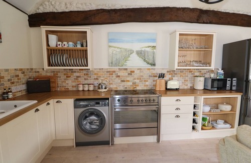 Sculthorpe Cottage | FAR BARN, pet friendly, country holiday cottage in Fakenham