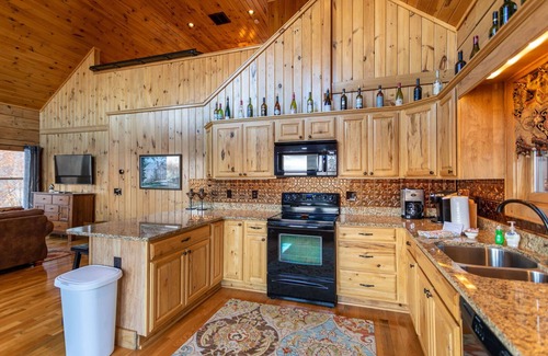 Zionville Cabin | Faraway Skies- 100 mile views Hot tub, total privacy, 20 mins to Boone