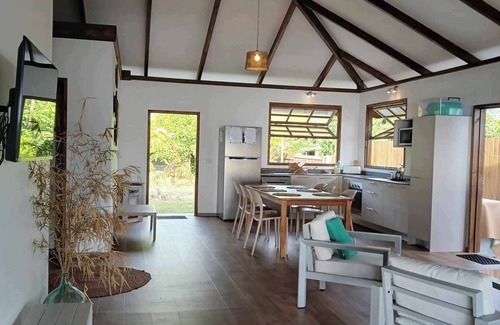 Paea House | Fare Miki Miki- private beach
