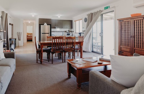 Budgee Budgee Cottage | Farmers Quarters