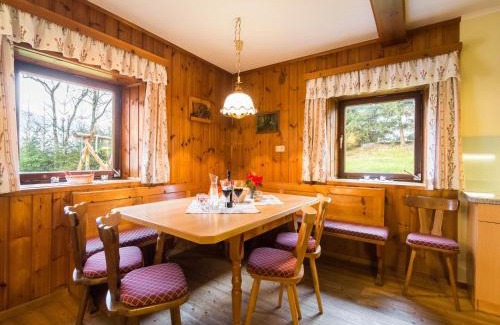 Maschl House | Farmhouse in St Johann with Sauna & Garden