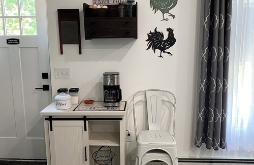 Stonington Apartment | Farmhouse Guest Suite