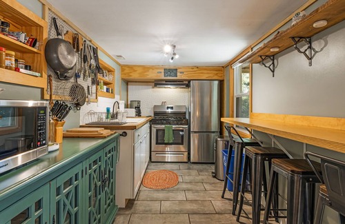 Saluda House | Farmhouse in private setting close to town