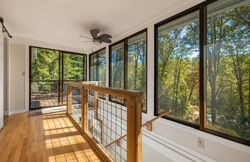 Saluda House | Farmhouse in private setting close to town