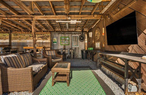 Saluda House | Farmhouse in private setting close to town