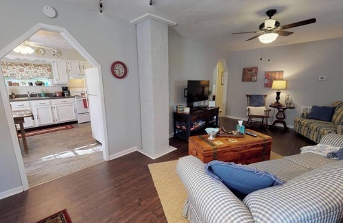 Madisonville Other | Farmhouse on 5 acres, many attractions and destinations close by.