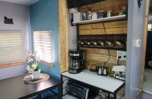 Diplomat House | Farmstay cozy camper. 10 min to downtown. 20 miles to Sanibel. 30 min to airport