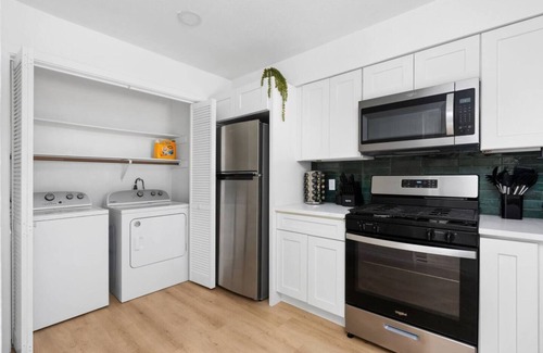 South Lamar House | Fast Wifi Desks SoCo DT Zilker -Pet