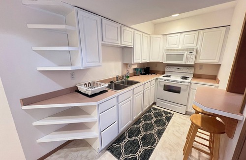 Point Roberts House | Fast Wifi - Guest Suite Separate Entrance
