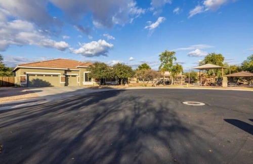 Glendale House | FAVORITE Desert Retreat, minutes to STATE FARM STADIUM & DOGERS Spring Training