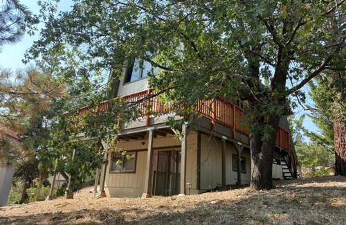 Fawnskin House | Fawnskin Family Cabin - Nicely decorated cabin with a lake view and a Foosball Table!