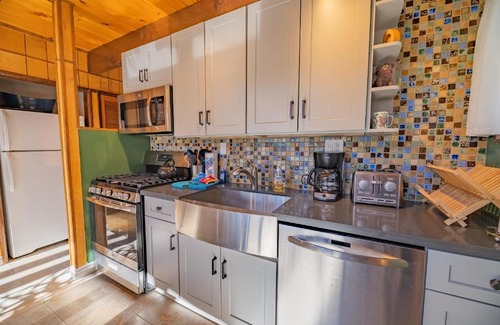 Fawnskin House | Fawnskin Family Cabin - Nicely decorated cabin with a lake view and a Foosball Table!