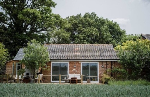 Beccles Ski Chalet | Feather Lodge, Toad Hall, Wangford