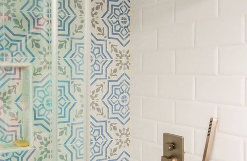 Petworth Apartment | Feel the energy of your origins in this artistic DC hideaway