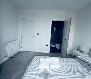 Botwell House | FEMALE ONLY - ENSUITE PRIVATE ROOM IN Hillingdon