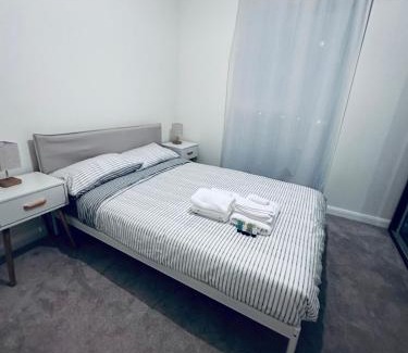 Botwell House | FEMALE ONLY - ENSUITE PRIVATE ROOM IN Hillingdon