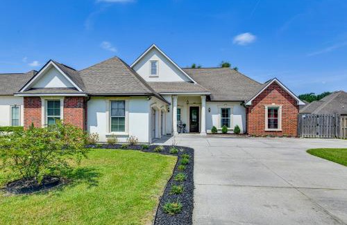 Denham Springs House | Fenced-In Yard and Pond Views Home 18 Mi to LSU!