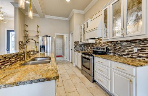 Denham Springs House | Fenced-In Yard and Pond Views Home 18 Mi to LSU!