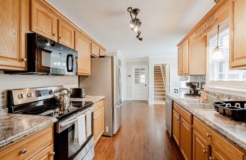 Columbia House | Fenced Yard 10 Mins to Lake Murray